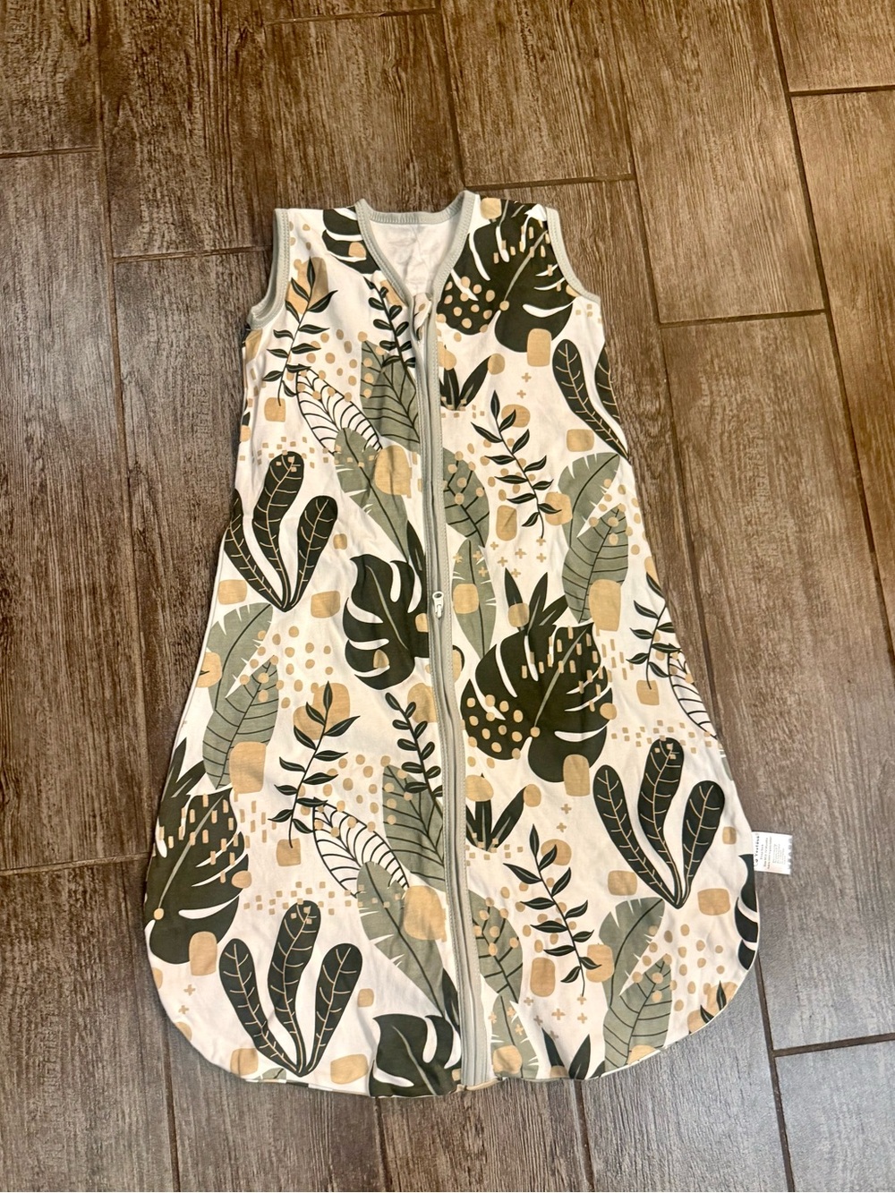 Size 6-12 month monstera sleep sack